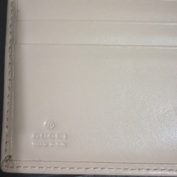 Authentic Gucci Pink and Silver D Ring Abby Compact Wallet - Picture 15 of 16